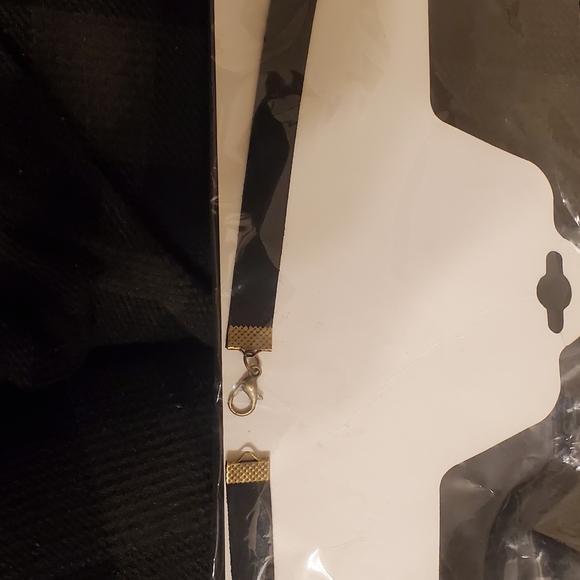 Elegant Black Choker Necklace - Picture 2 of 4